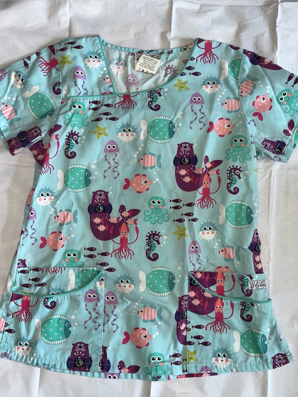 Woman’s Scrub Top M